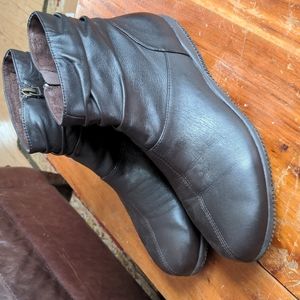 Women's softwalk zip up booties